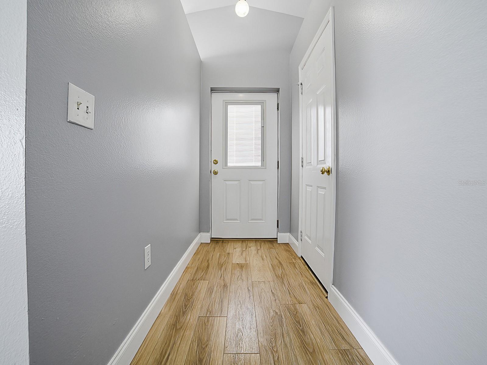 2741 S Brown Ave Property Photo 3