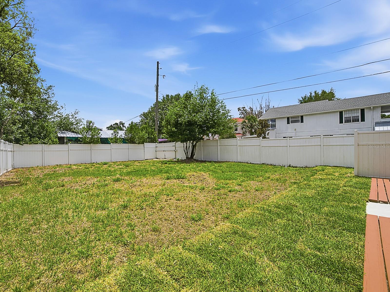 2741 S Brown Ave Property Photo 27