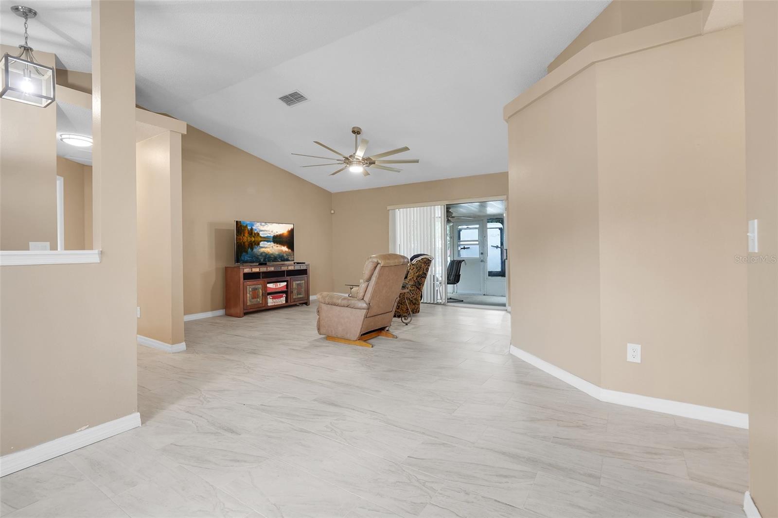 10752 Crescendo Loop Property Photo 12