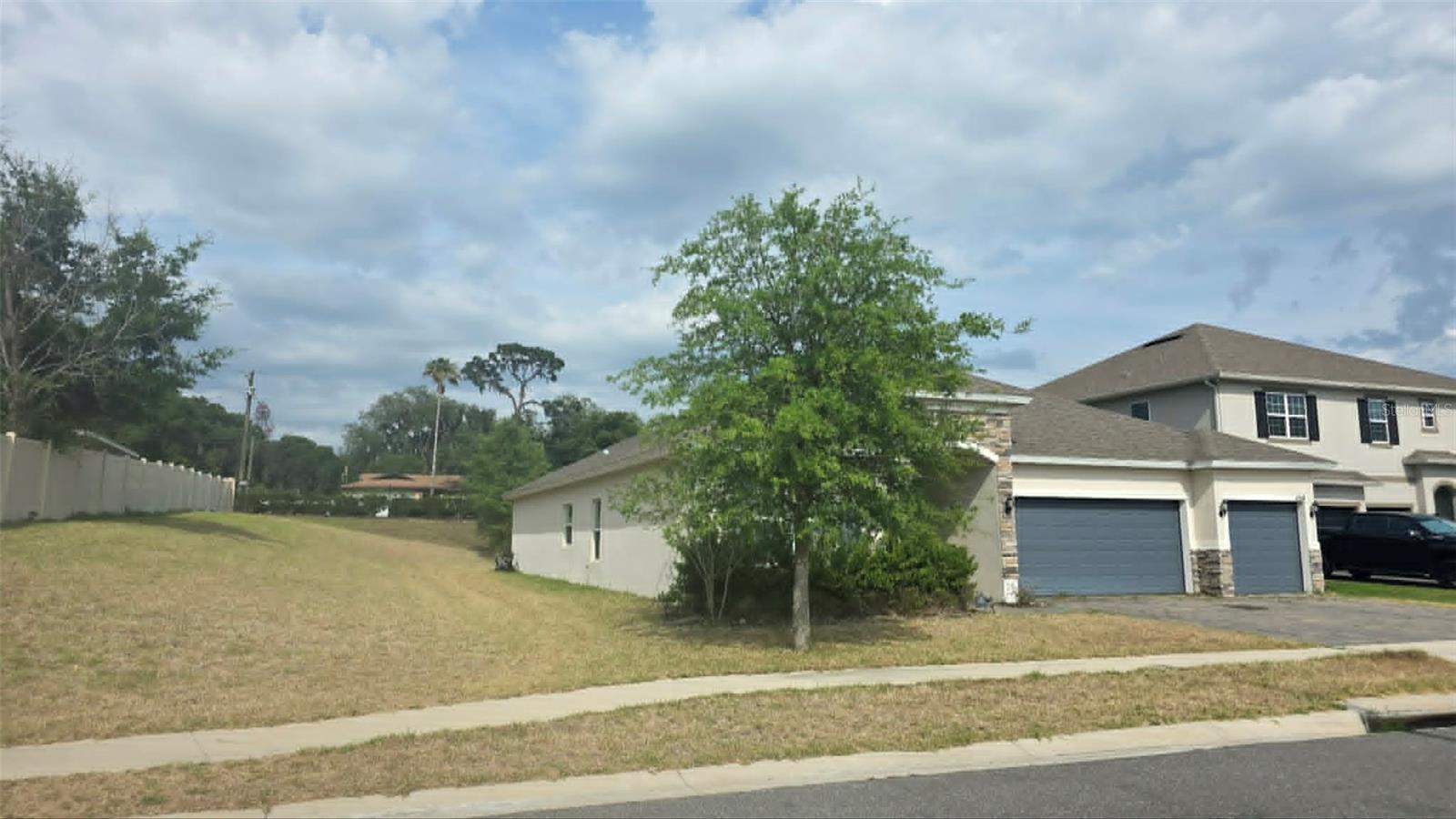 654 Avila Pl Property Photo 2