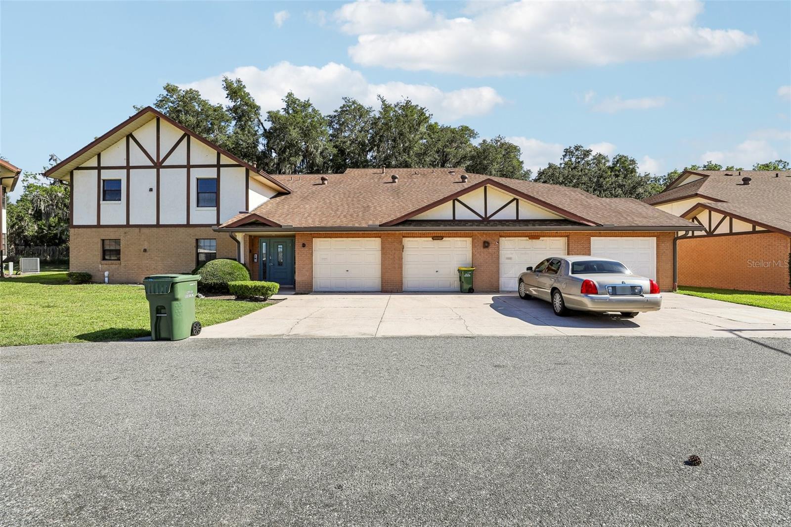 100 E OAK TERRACE DR #D2 Property Photo 1