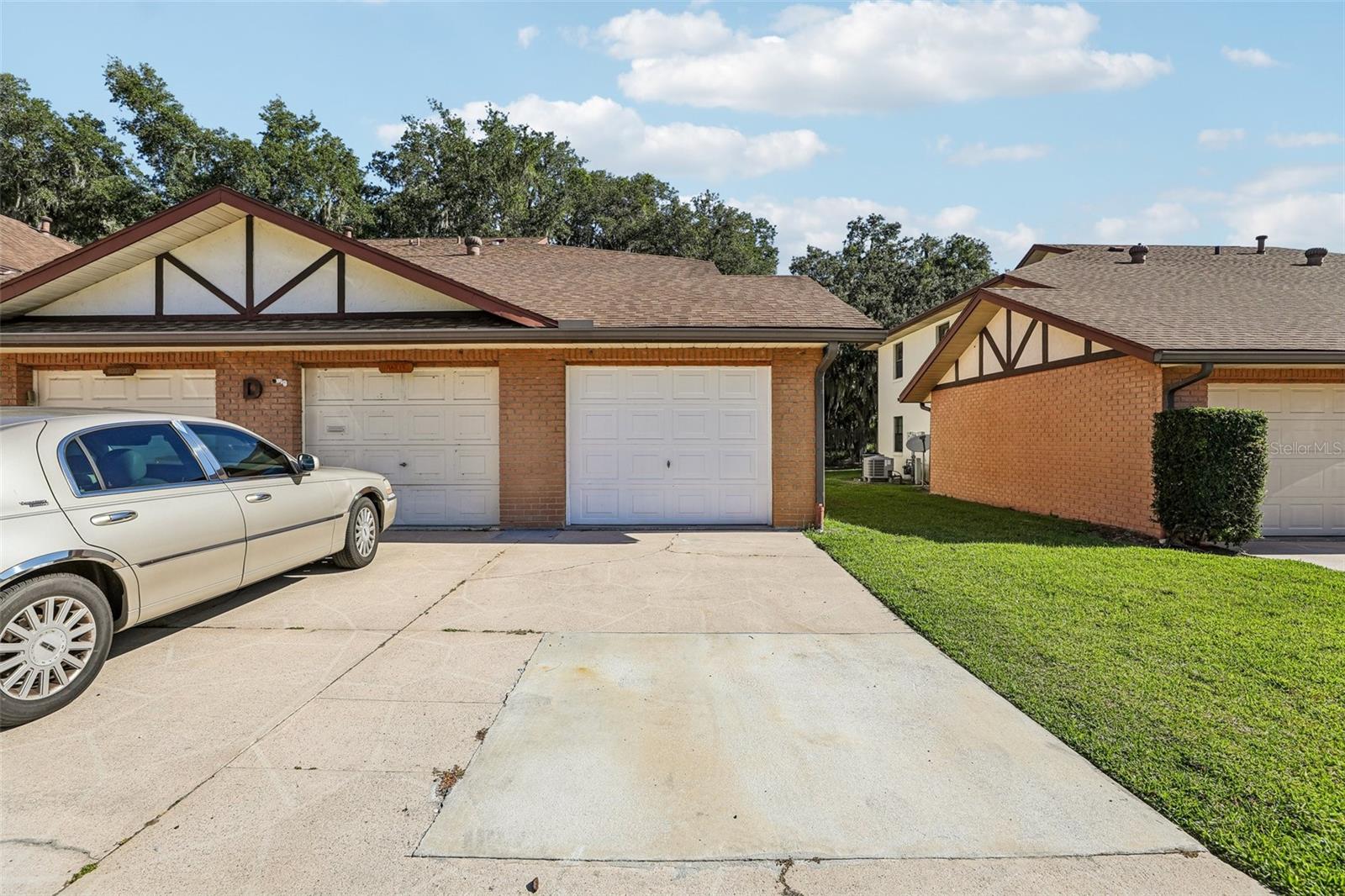 100 E Oak Terrace Dr #d2 Property Photo 2