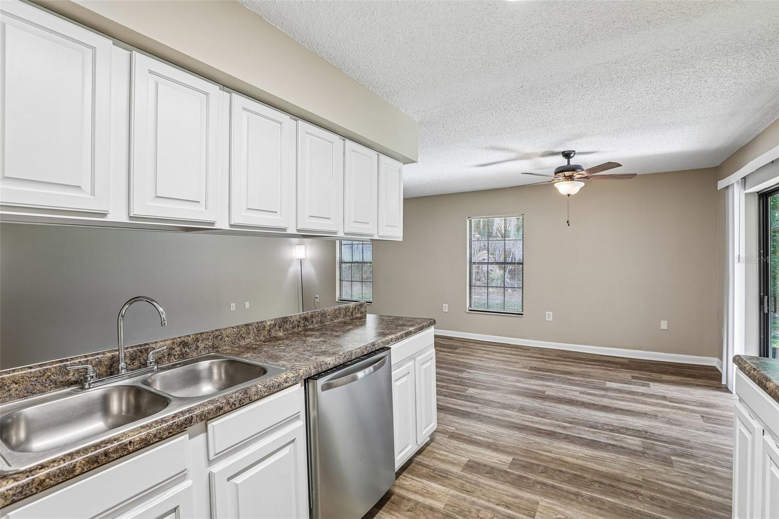 100 E Oak Terrace Dr #d2 Property Photo 4