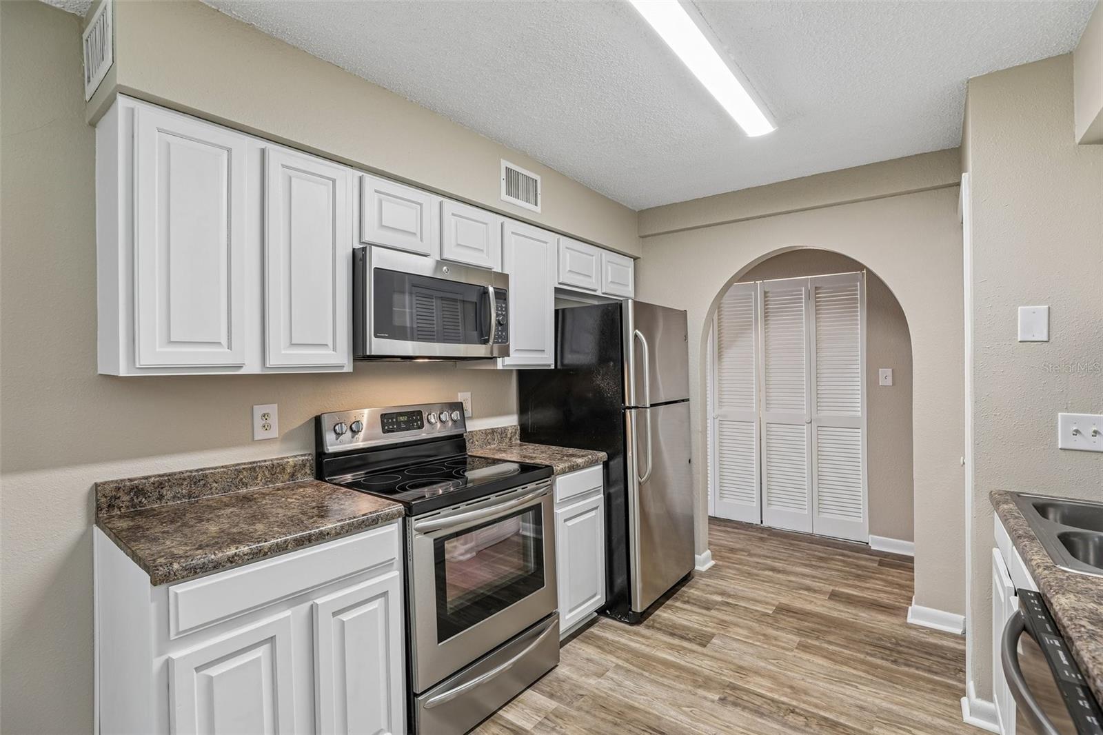 100 E Oak Terrace Dr #d2 Property Photo 5