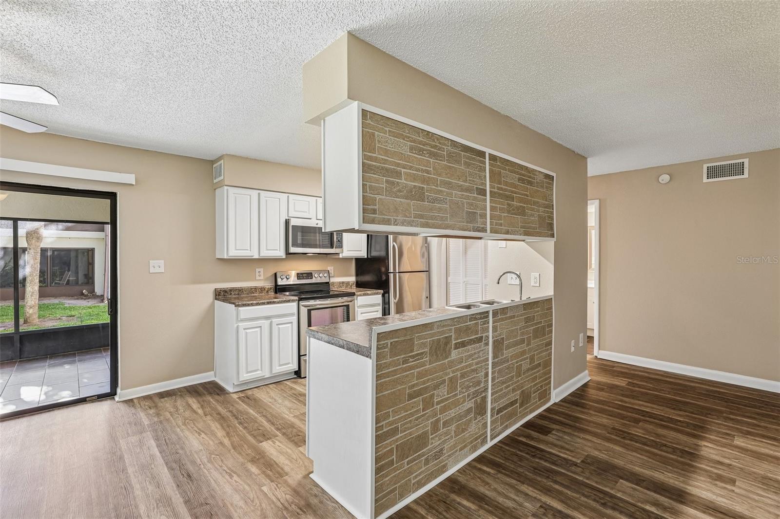 100 E Oak Terrace Dr #d2 Property Photo 8
