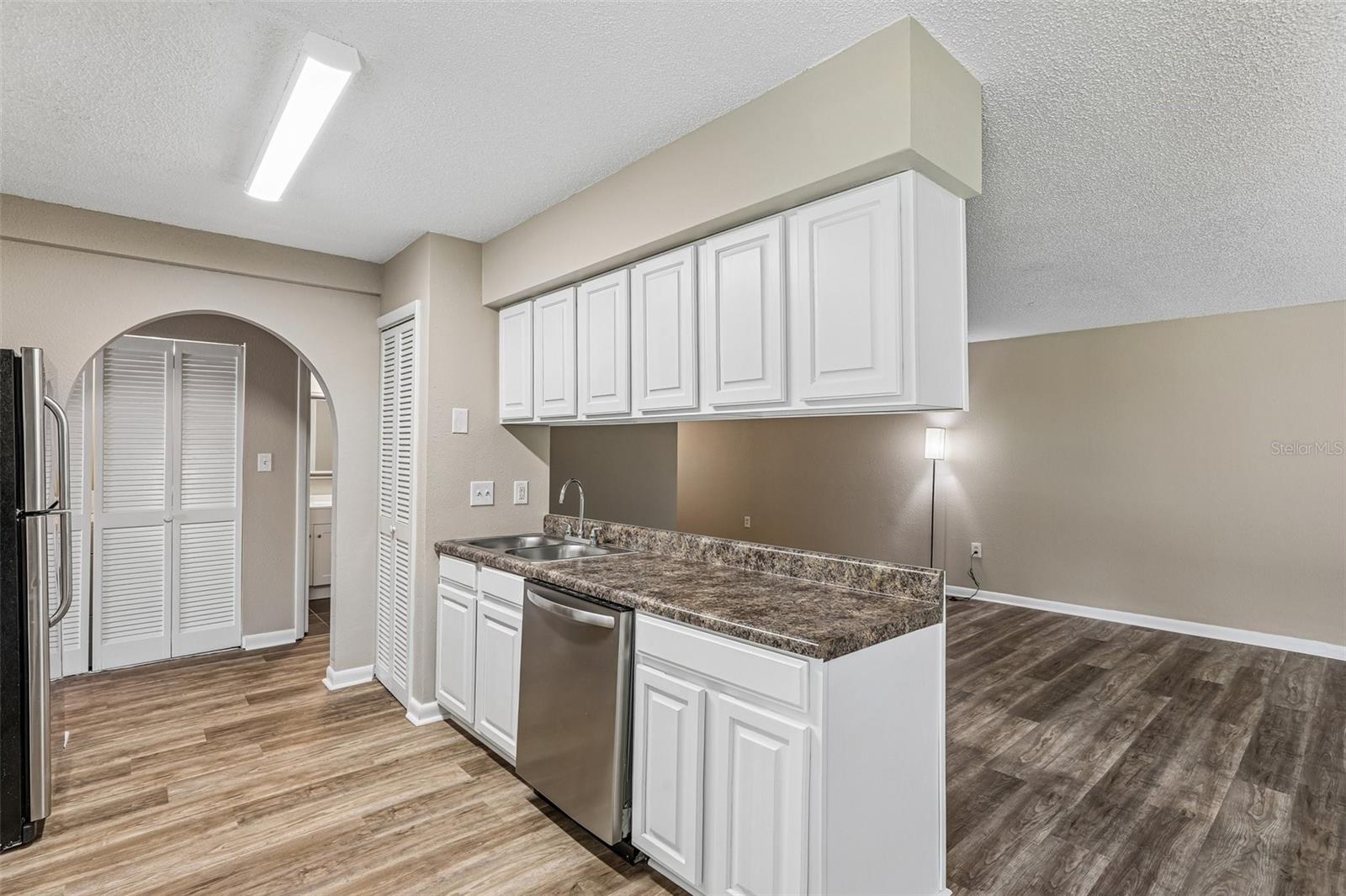 100 E Oak Terrace Dr #d2 Property Photo 9