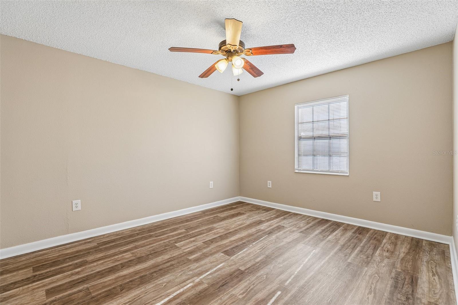 100 E Oak Terrace Dr #d2 Property Photo 13