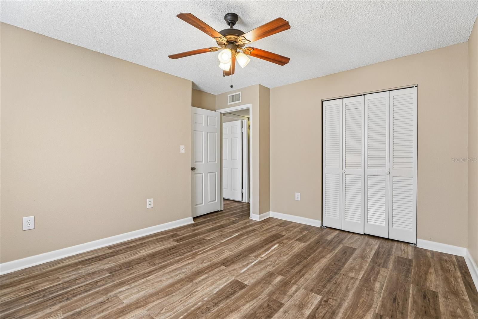 100 E Oak Terrace Dr #d2 Property Photo 14
