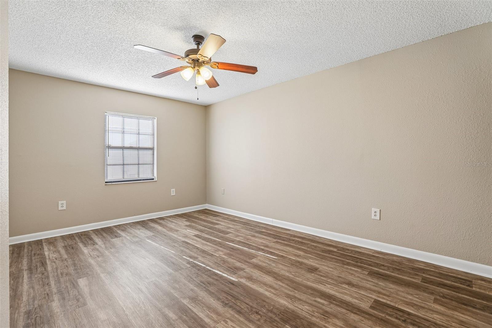 100 E Oak Terrace Dr #d2 Property Photo 15