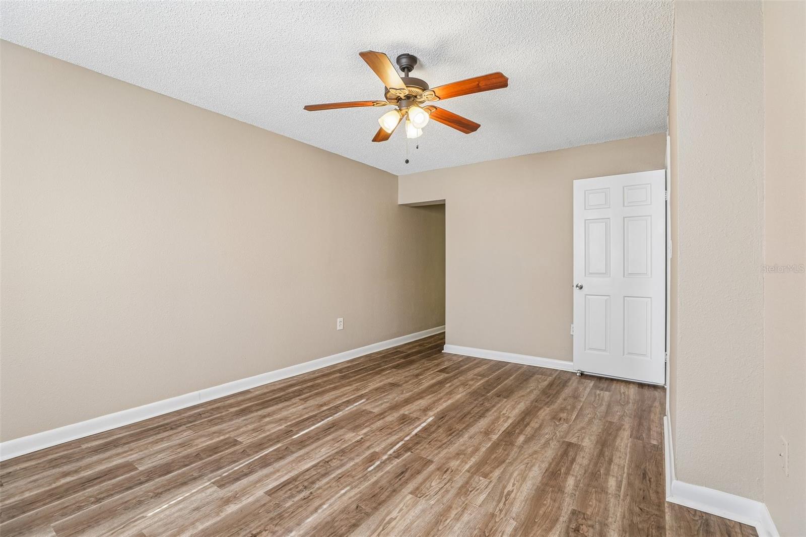 100 E Oak Terrace Dr #d2 Property Photo 16