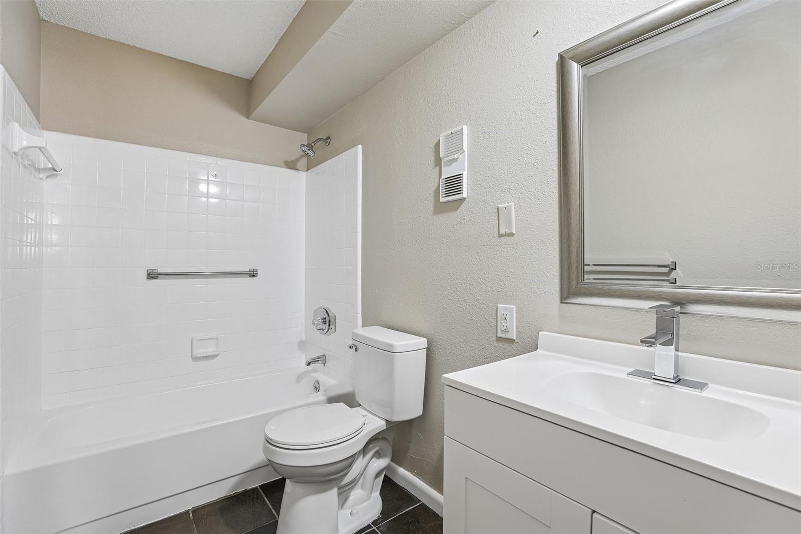 100 E Oak Terrace Dr #d2 Property Photo 18
