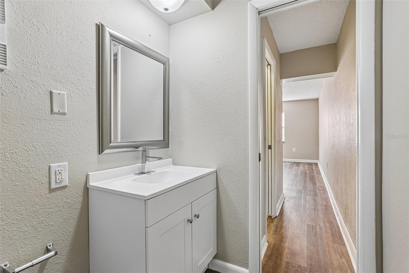 100 E Oak Terrace Dr #d2 Property Photo 19