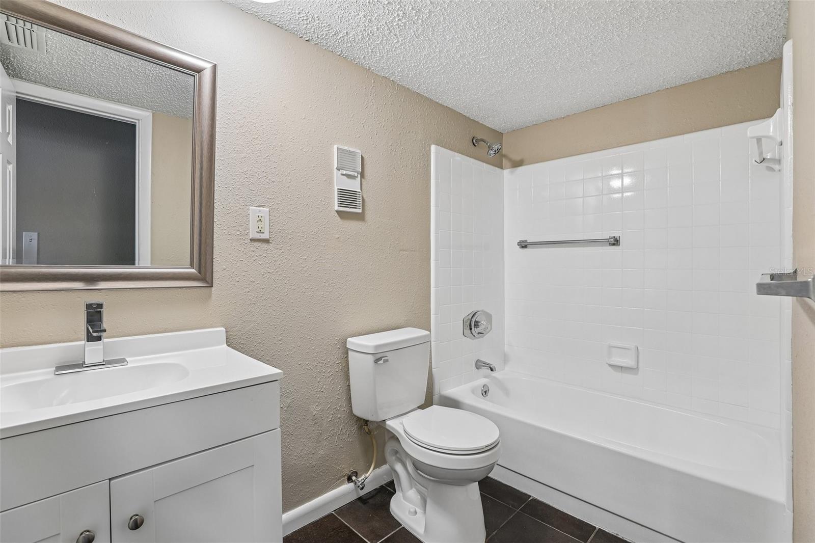 100 E Oak Terrace Dr #d2 Property Photo 20