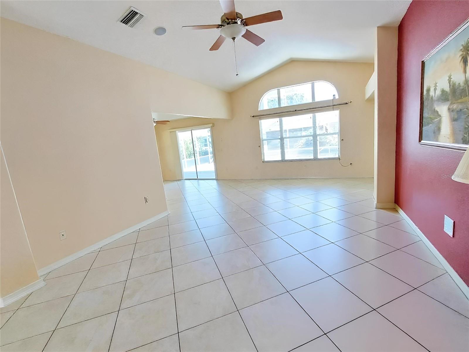 1529 Straton Way Property Photo 8