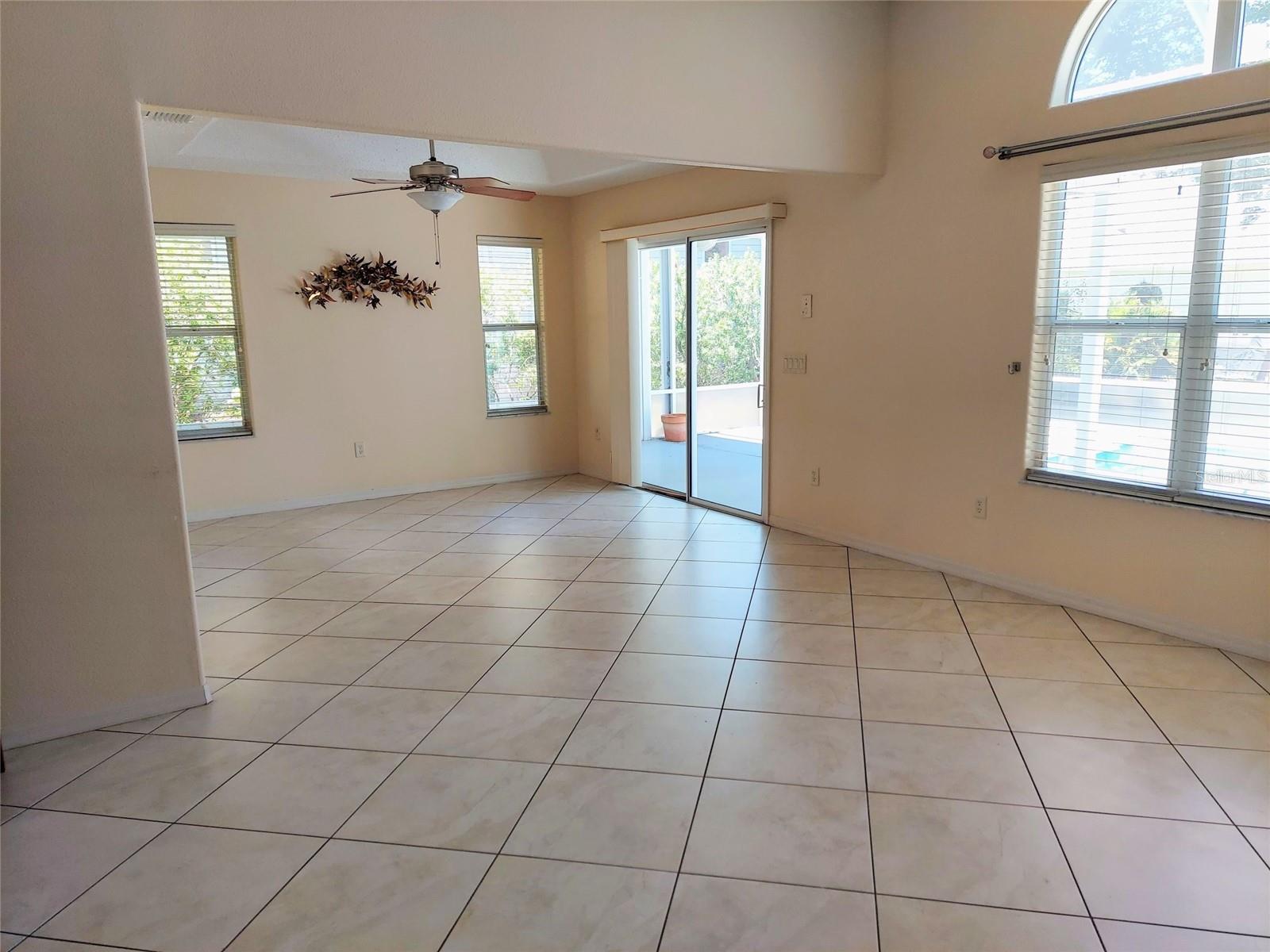 1529 Straton Way Property Photo 10