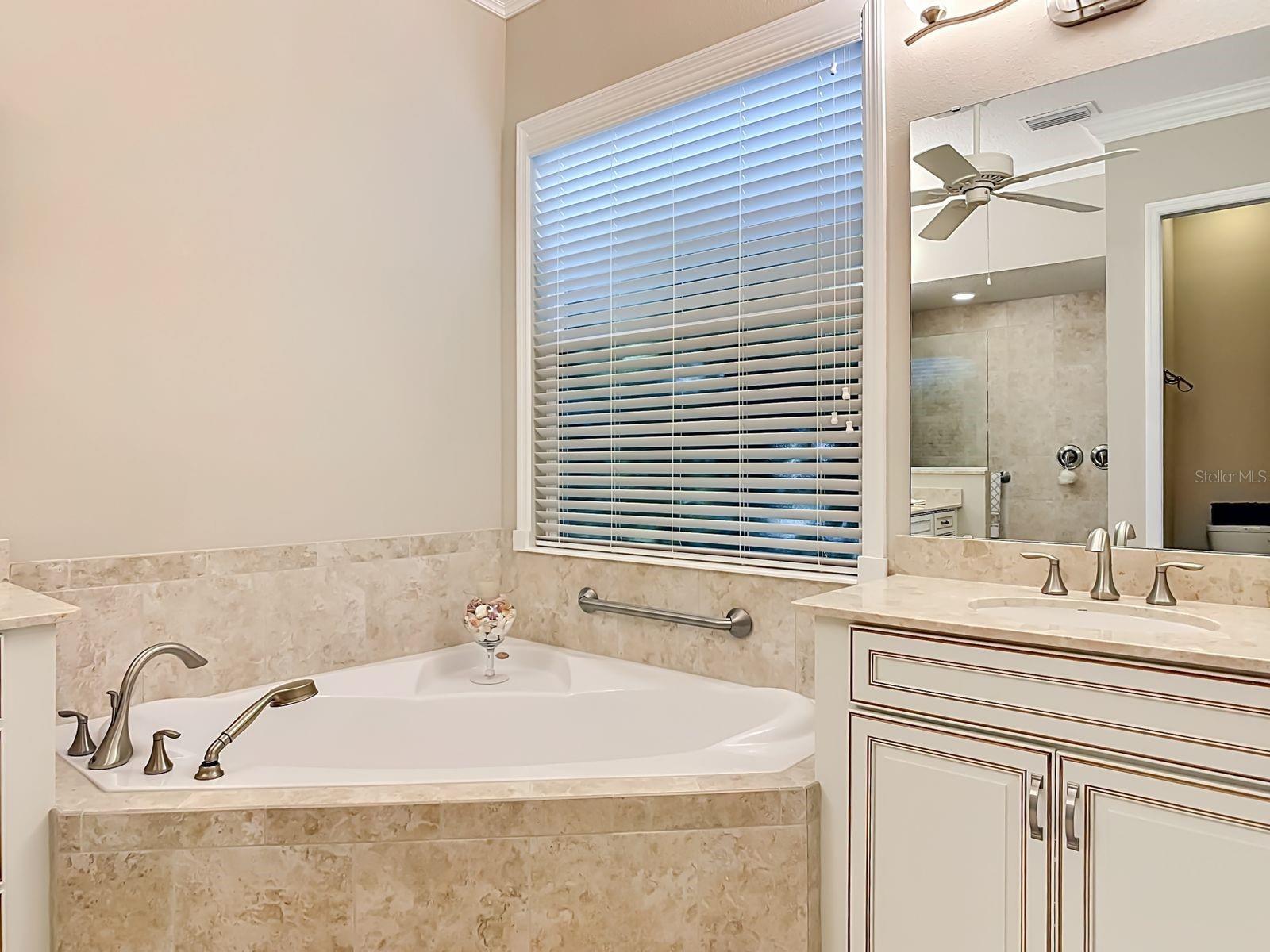 8461 Bridgeport Bay Cir Property Photo 18