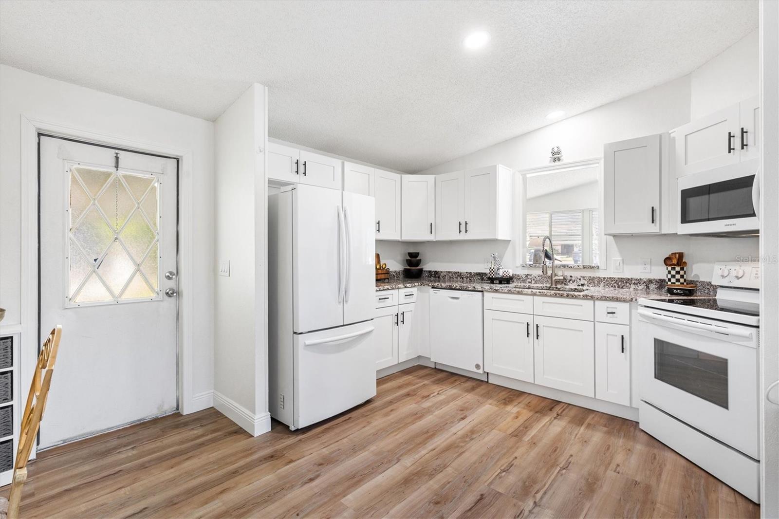 1616 Bayhill Dr Property Photo 3