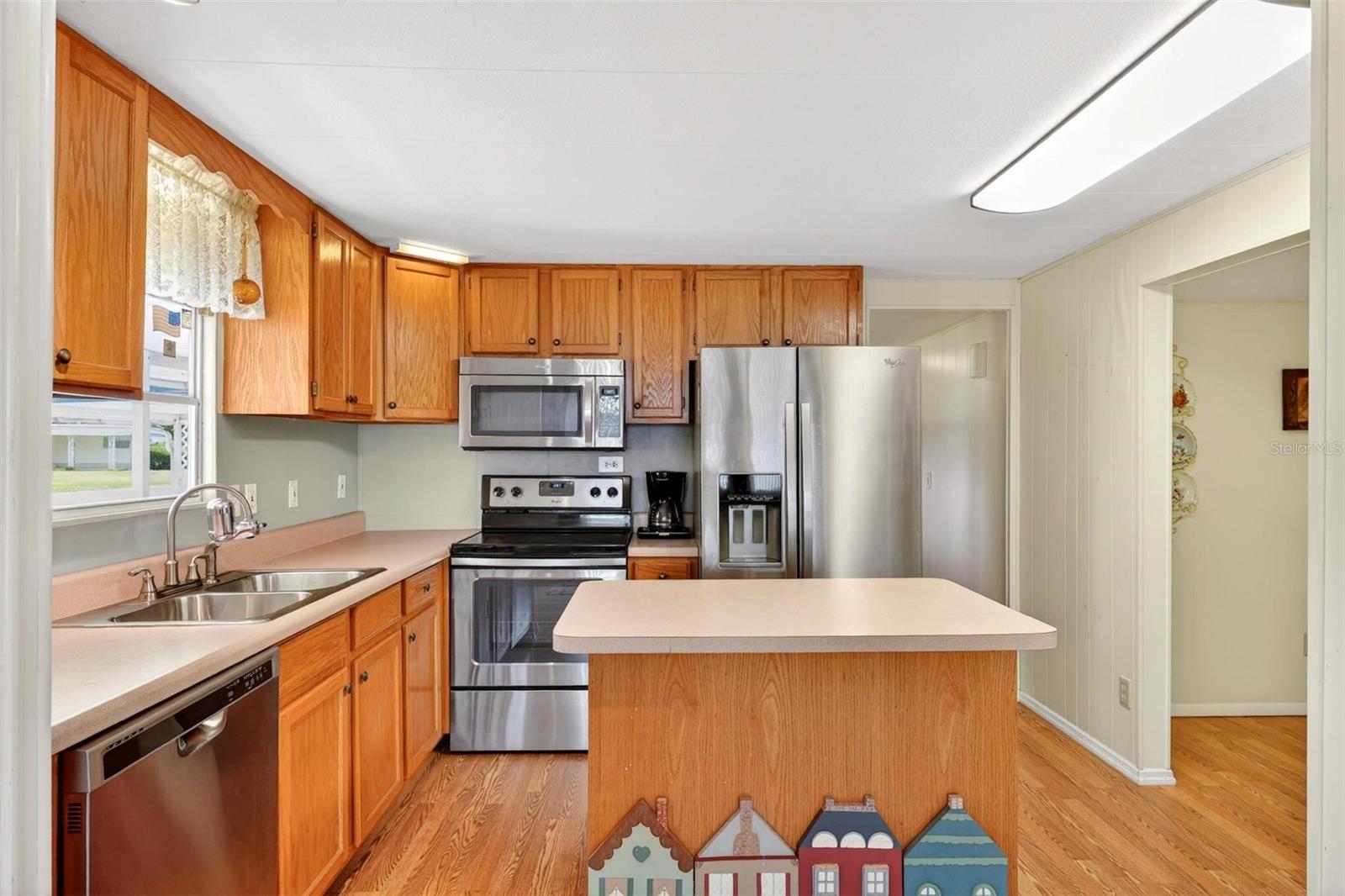31643 Howard St Property Photo 6