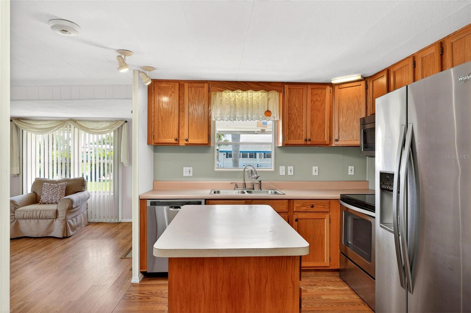 31643 Howard St Property Photo 8