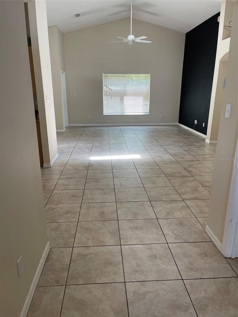 1908 Bobtail Dr Property Photo 3