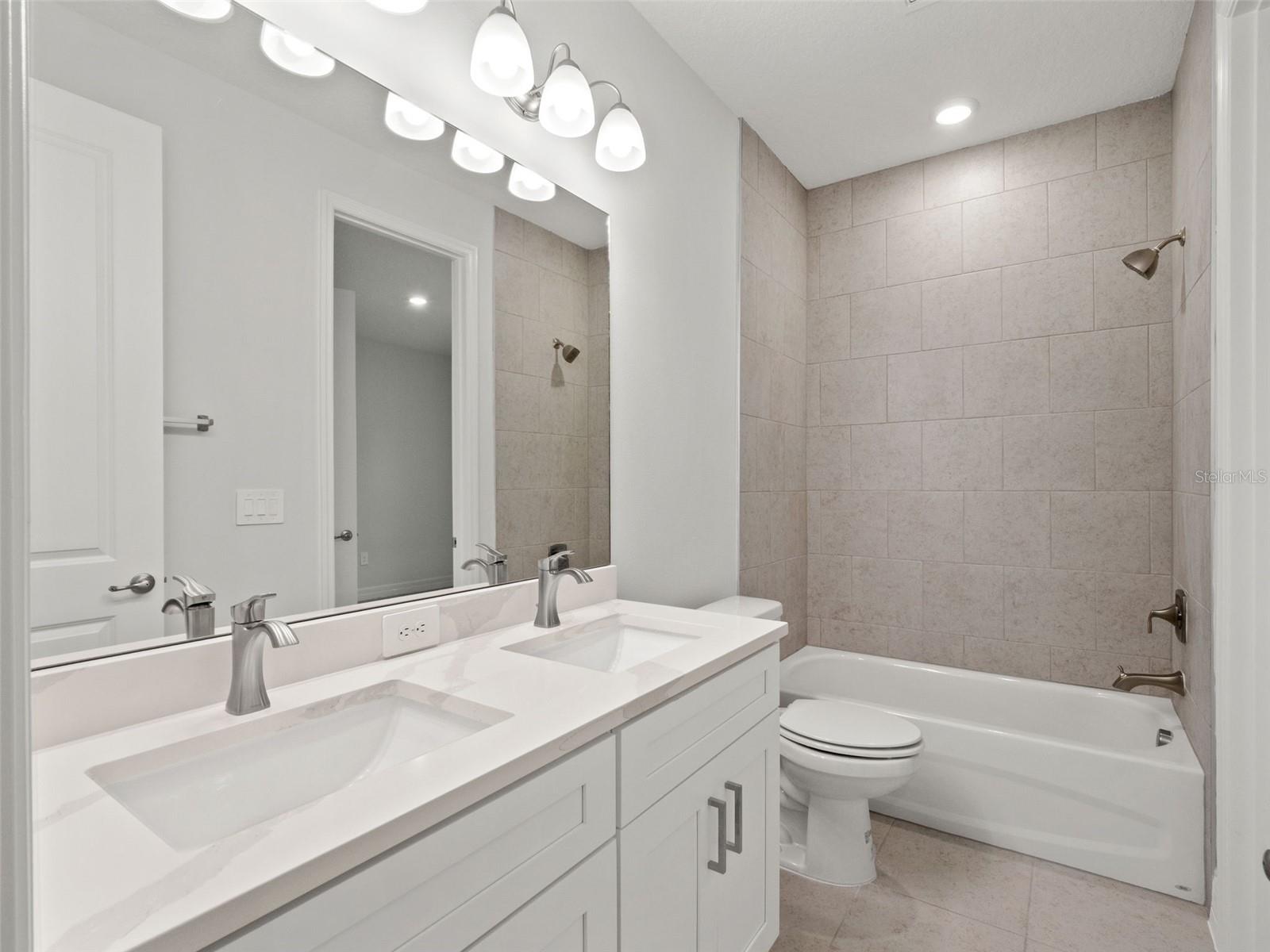 1406 Valerius St Se Property Photo 29