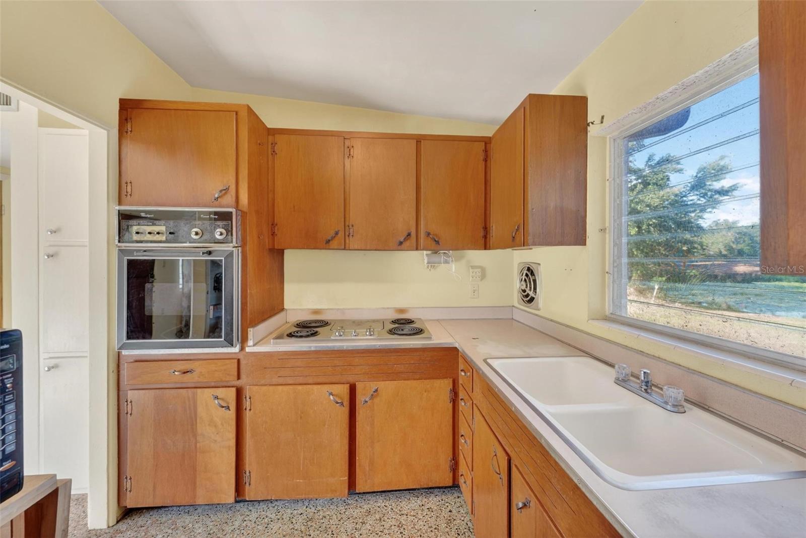 710 Twin Oaks Ln Property Photo 26