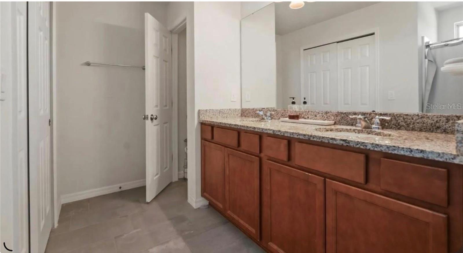 17243 Goldcrest Loop Property Photo 8