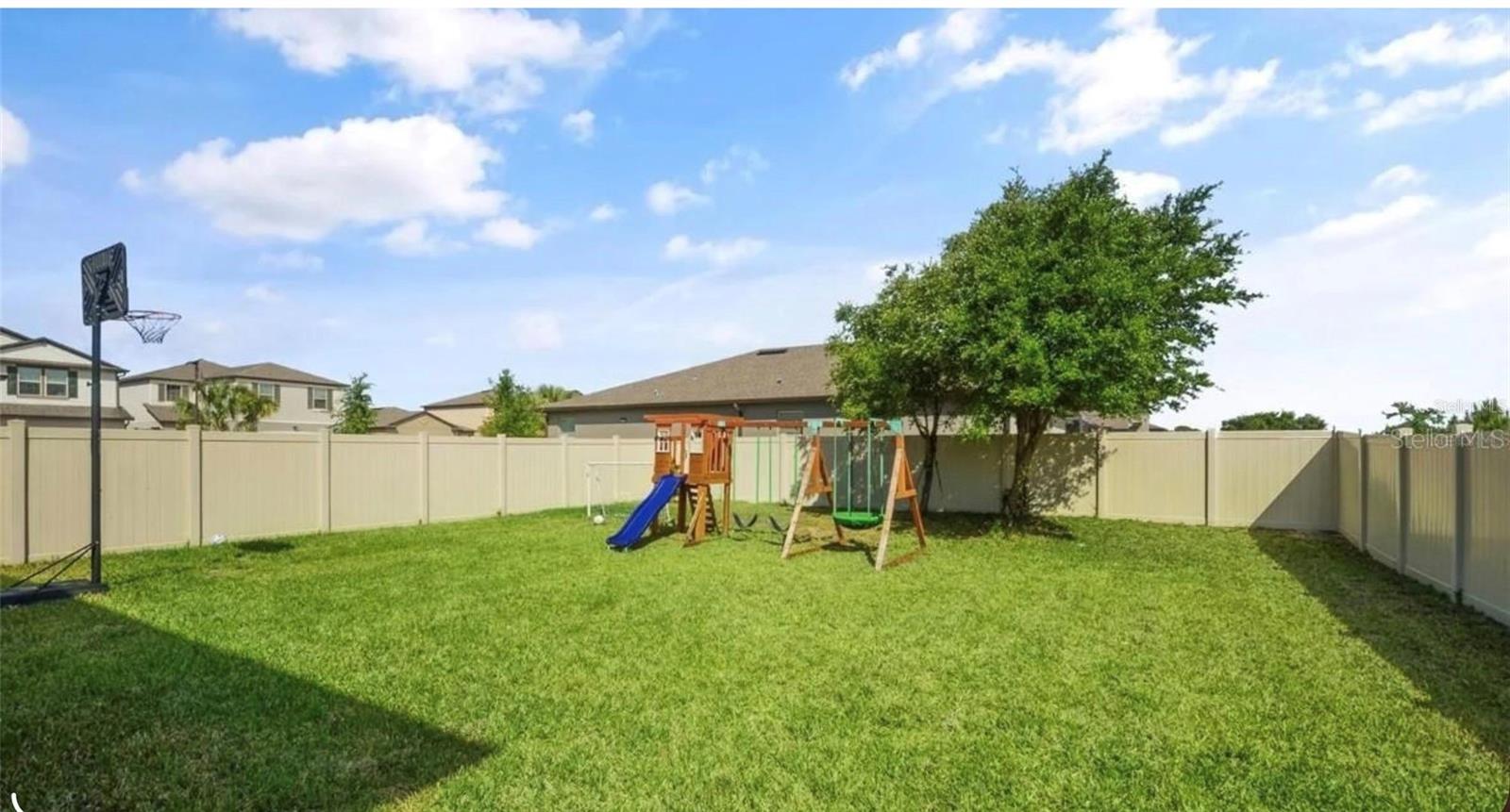 17243 Goldcrest Loop Property Photo 10