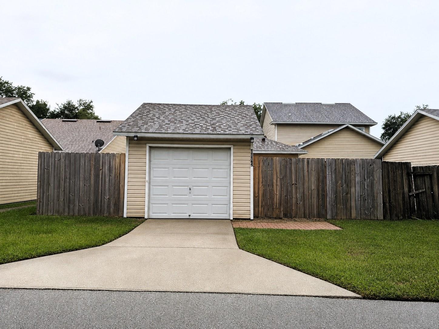 1004 Park Central Cir Property Photo 1