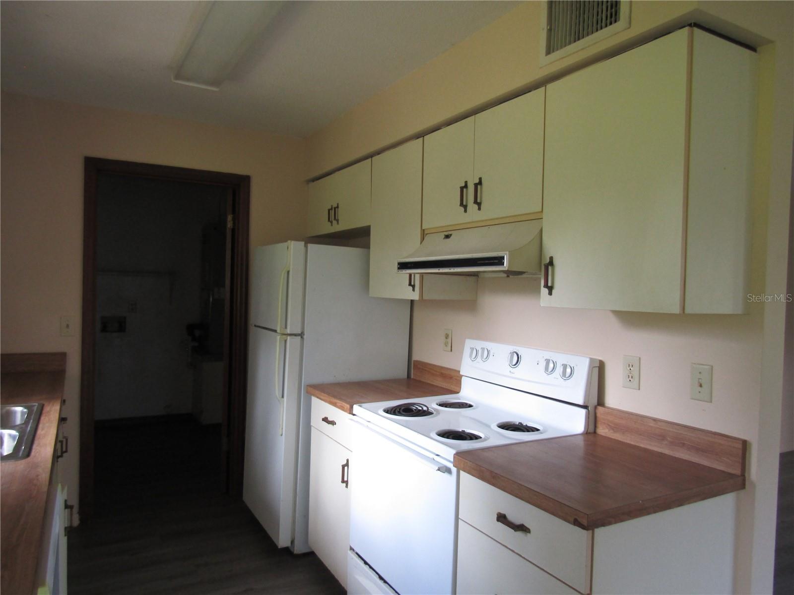 993 Foote St Property Photo 3