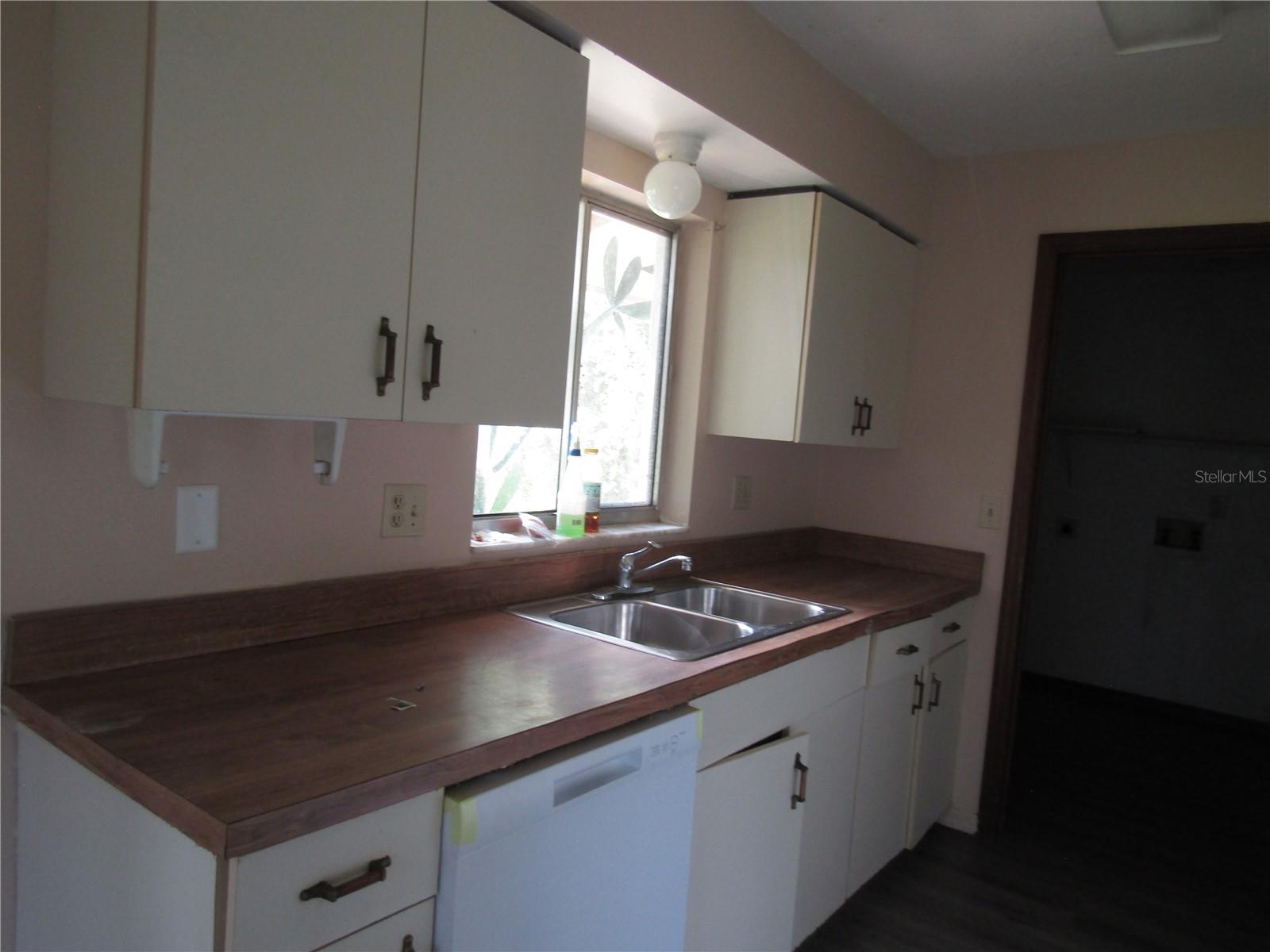 993 Foote St Property Photo 4