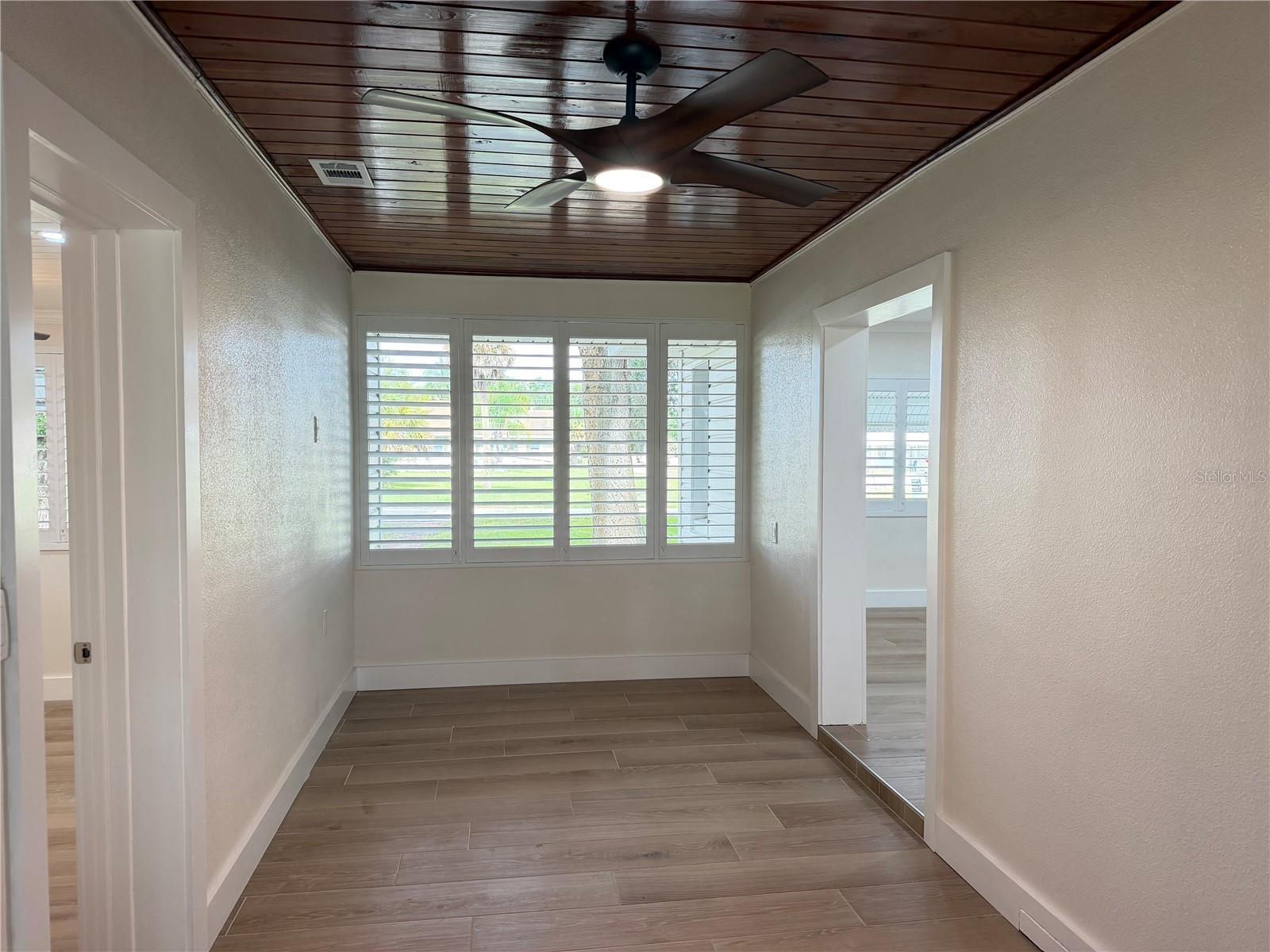 301 S Seminole Ave Property Photo 12