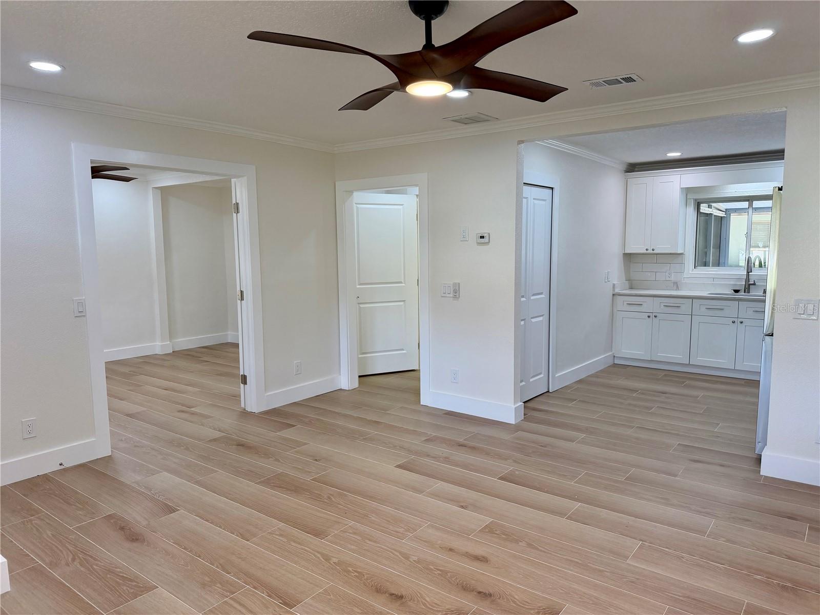301 S Seminole Ave Property Photo 24