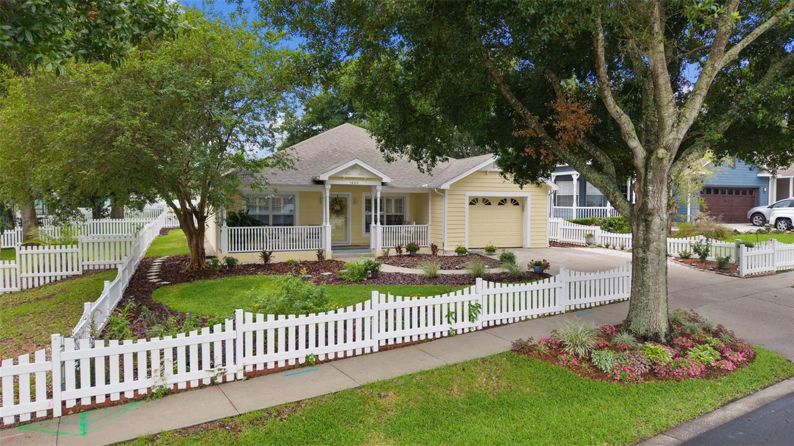 1622 LAUREL WAY