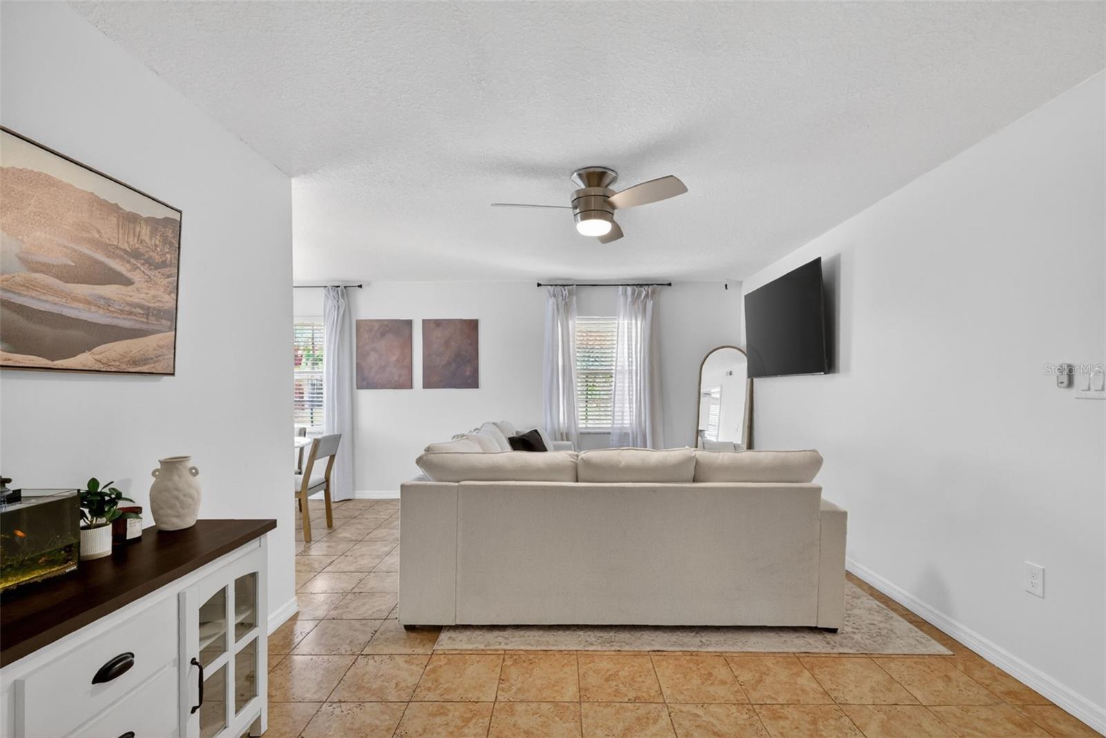 1112 W Main St #e7 Property Photo 6
