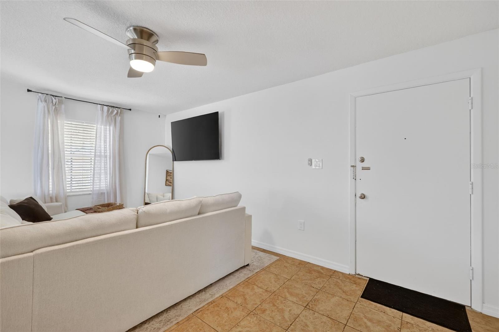 1112 W Main St #e7 Property Photo 7