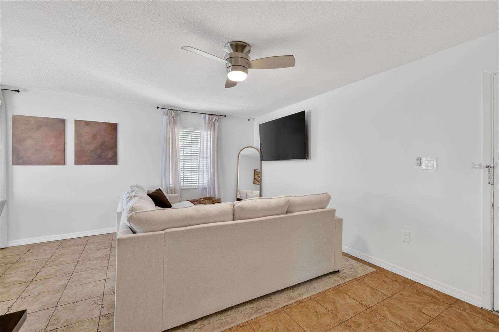 1112 W Main St #e7 Property Photo 8