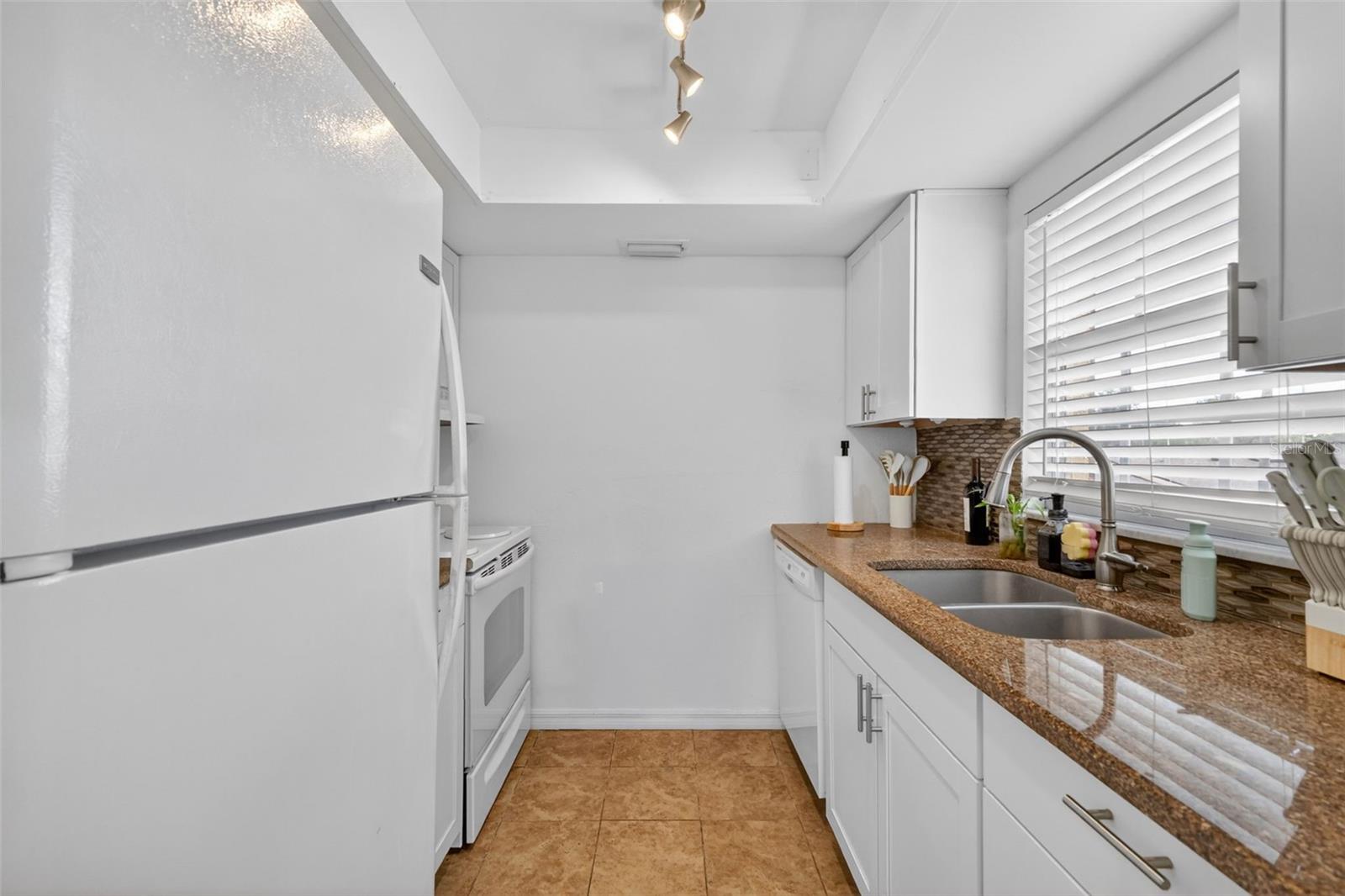 1112 W Main St #e7 Property Photo 14