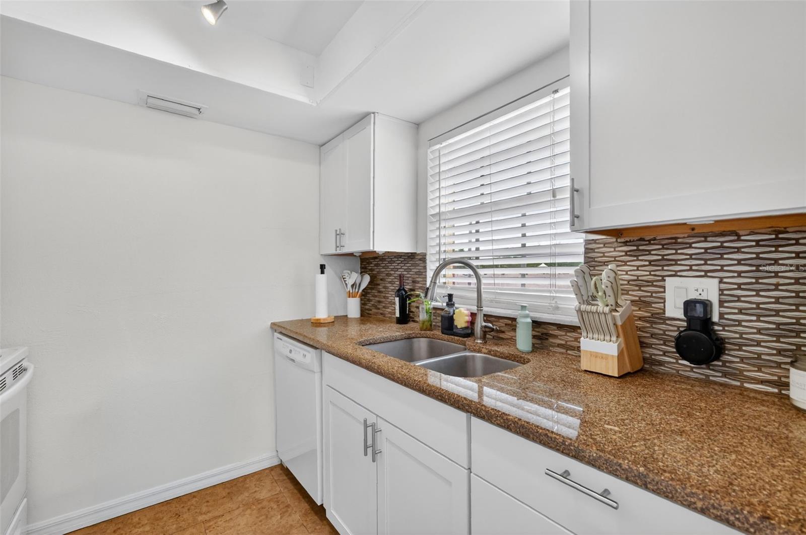 1112 W Main St #e7 Property Photo 15