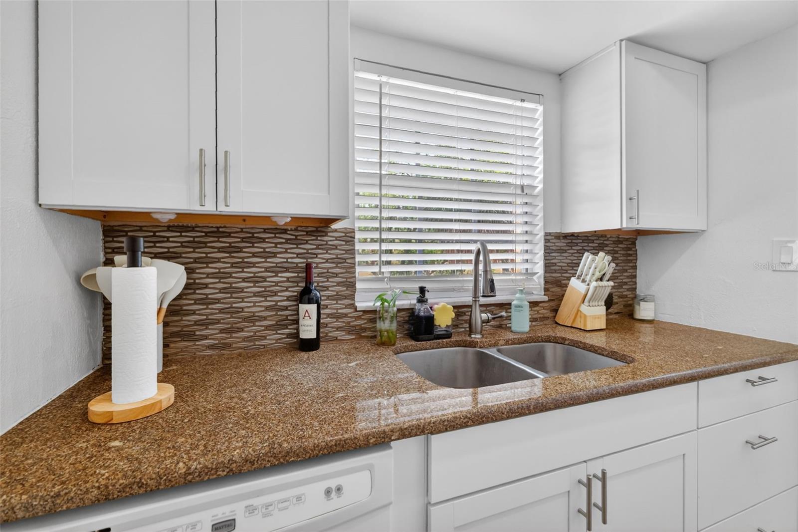 1112 W Main St #e7 Property Photo 18