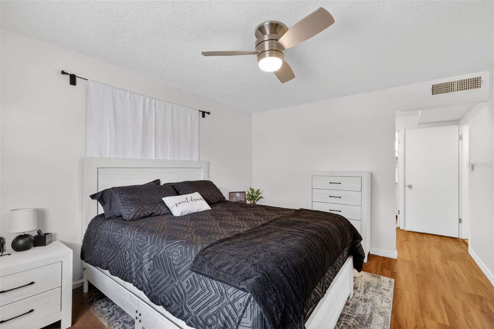 1112 W Main St #e7 Property Photo 23