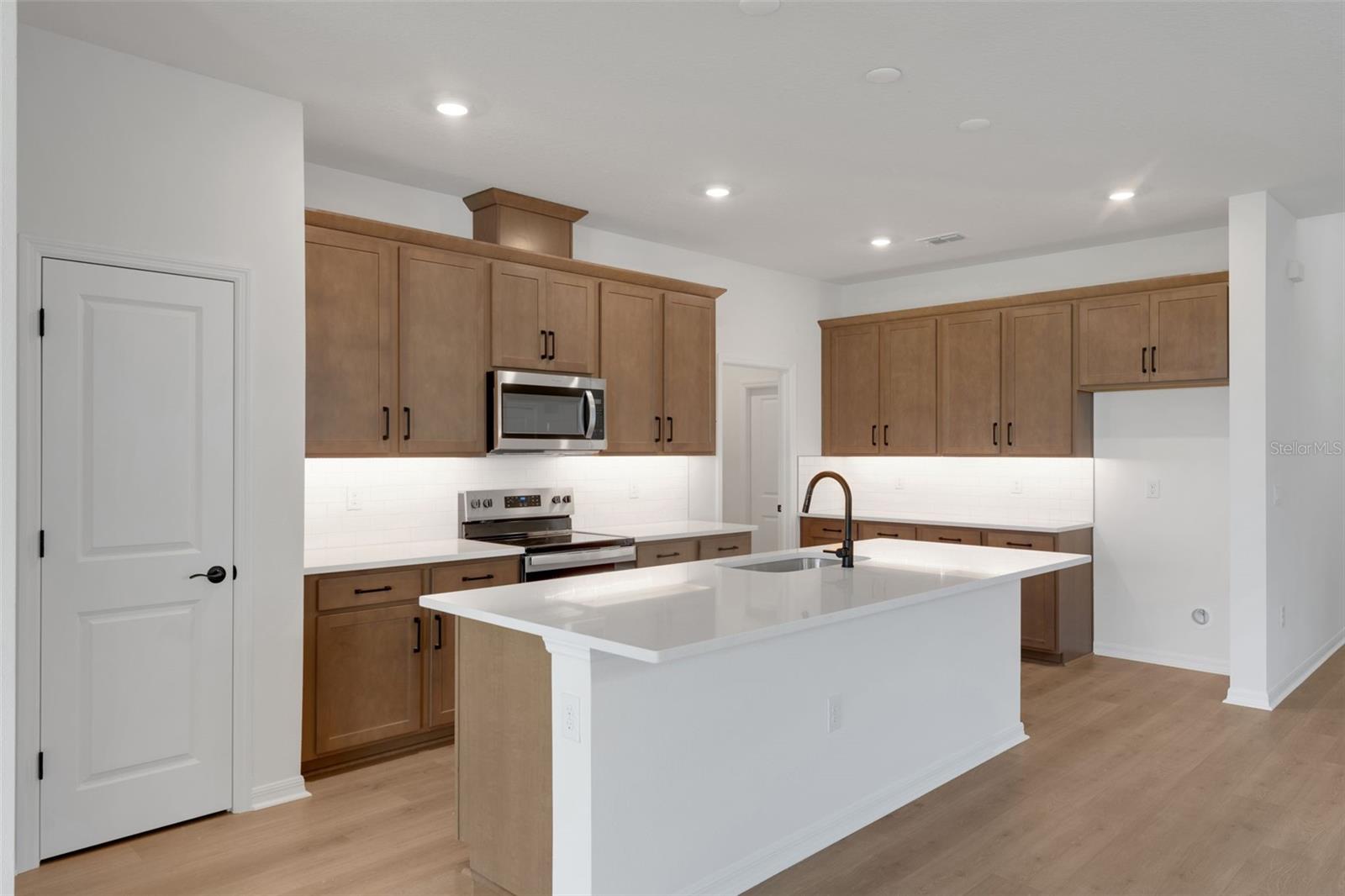 8120 Sunny Point Trl Property Photo 21