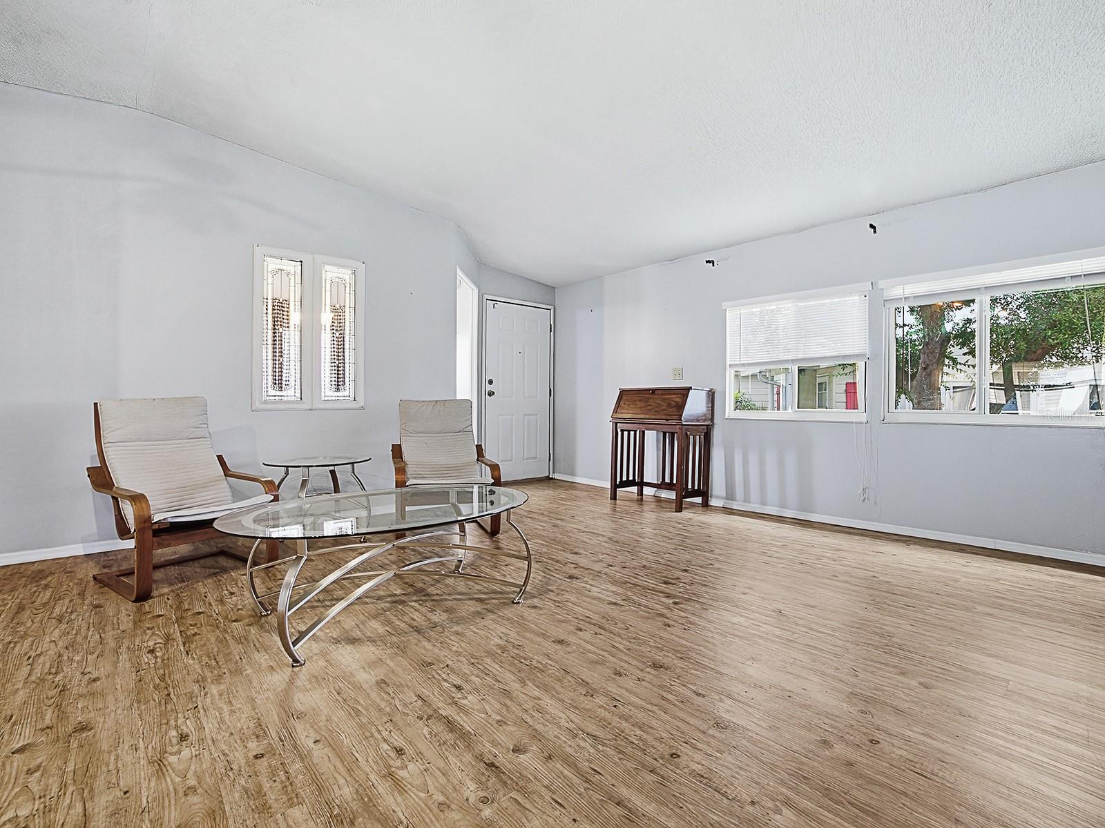 25035 Bellevue Property Photo 6