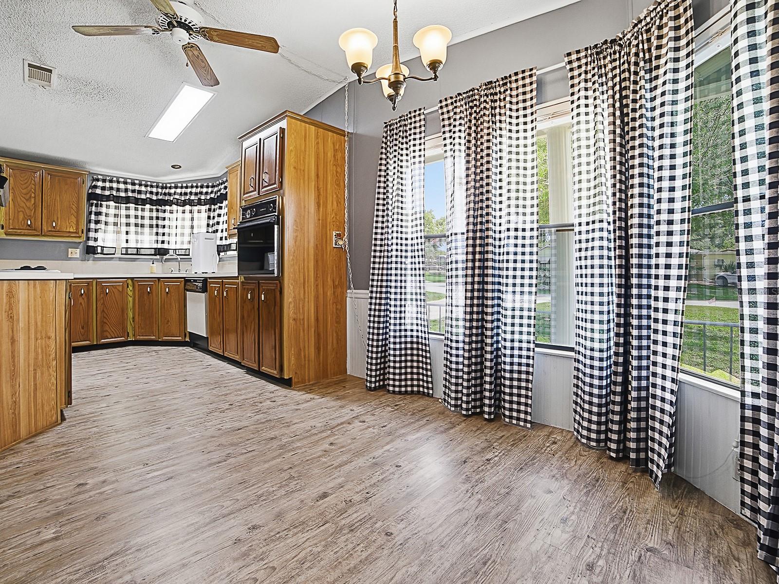 25035 Bellevue Property Photo 14