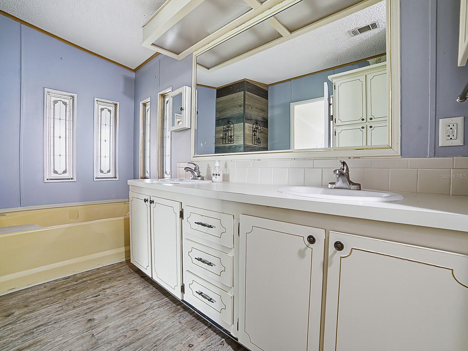 25035 Bellevue Property Photo 26