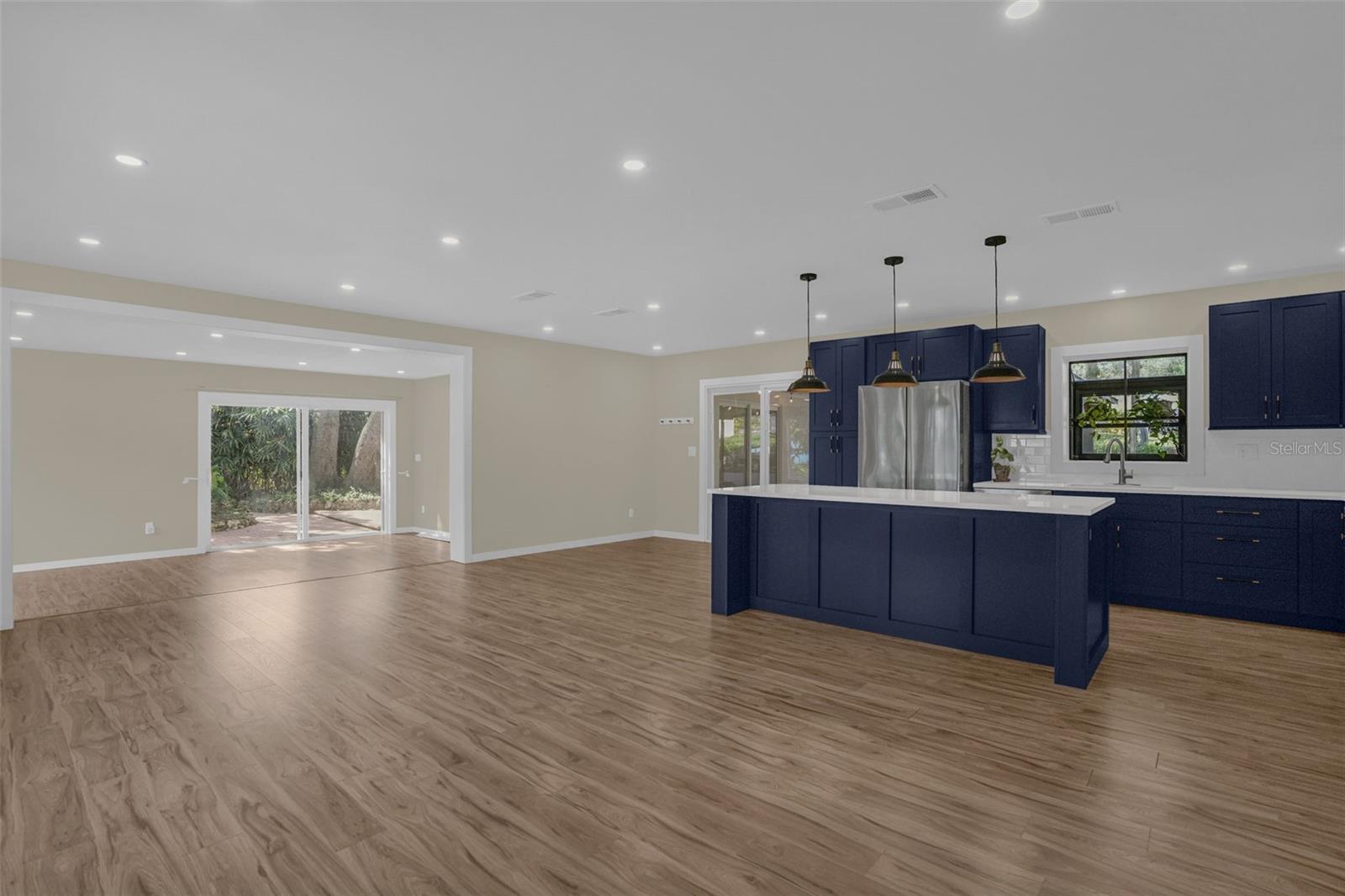 10945 Big Tree Ln Property Photo 5