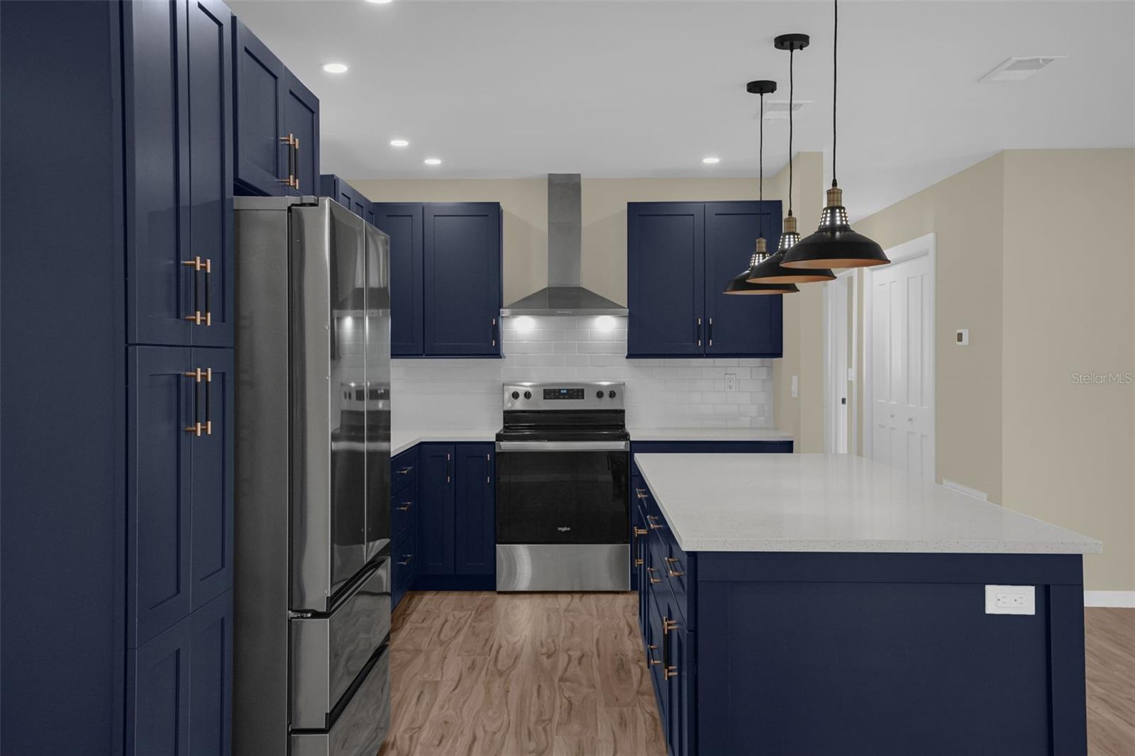 10945 Big Tree Ln Property Photo 6