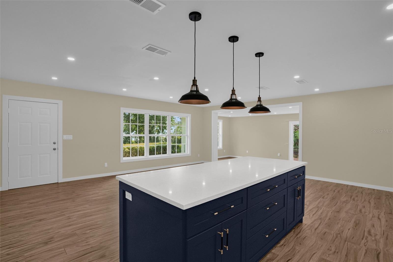 10945 Big Tree Ln Property Photo 8