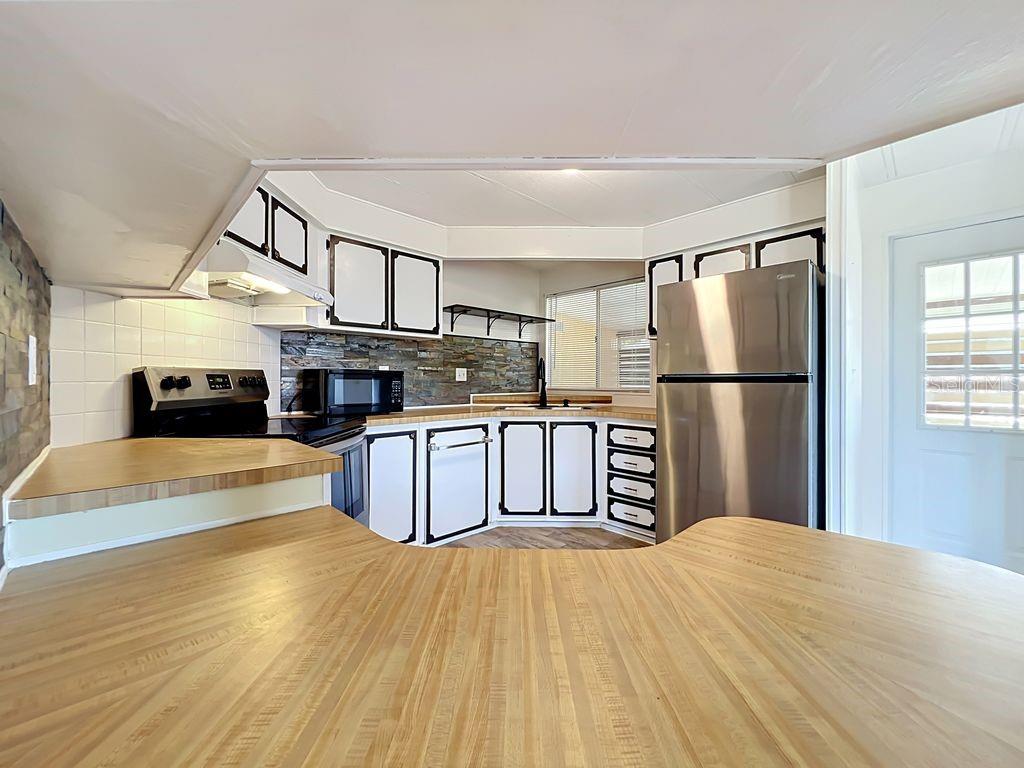 1203 Apache Cir Property Photo 6