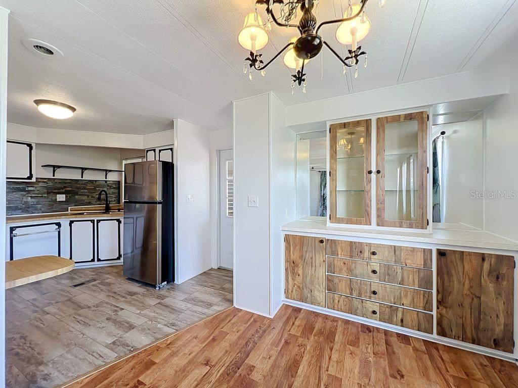 1203 Apache Cir Property Photo 9